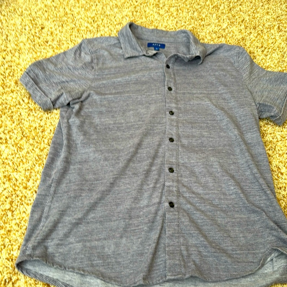 Apt. 9 short sleeve button down short. Worn once.